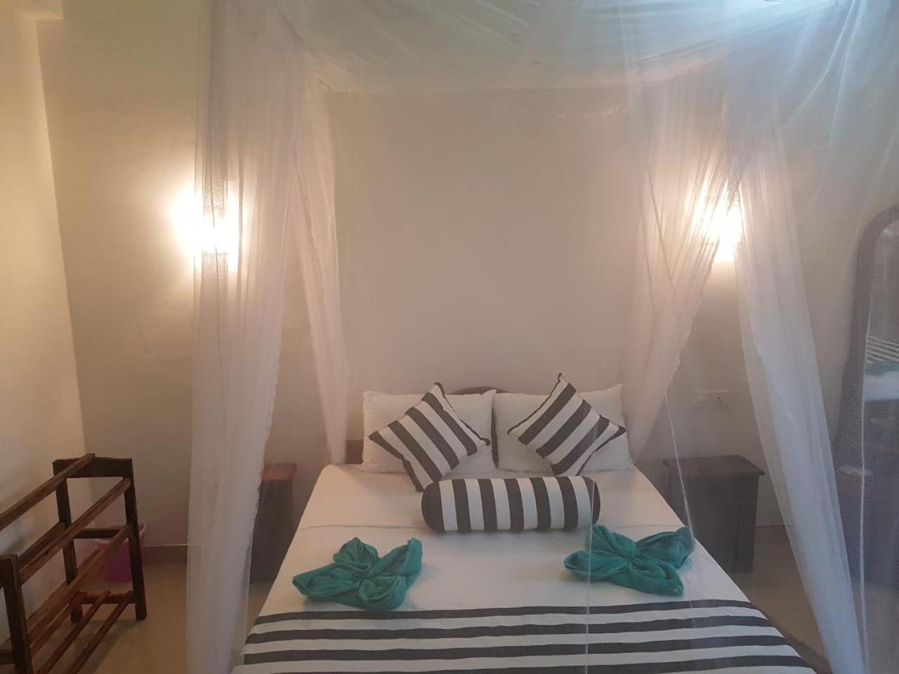 New Red Rose Ella Apartment ภายนอก รูปภาพ