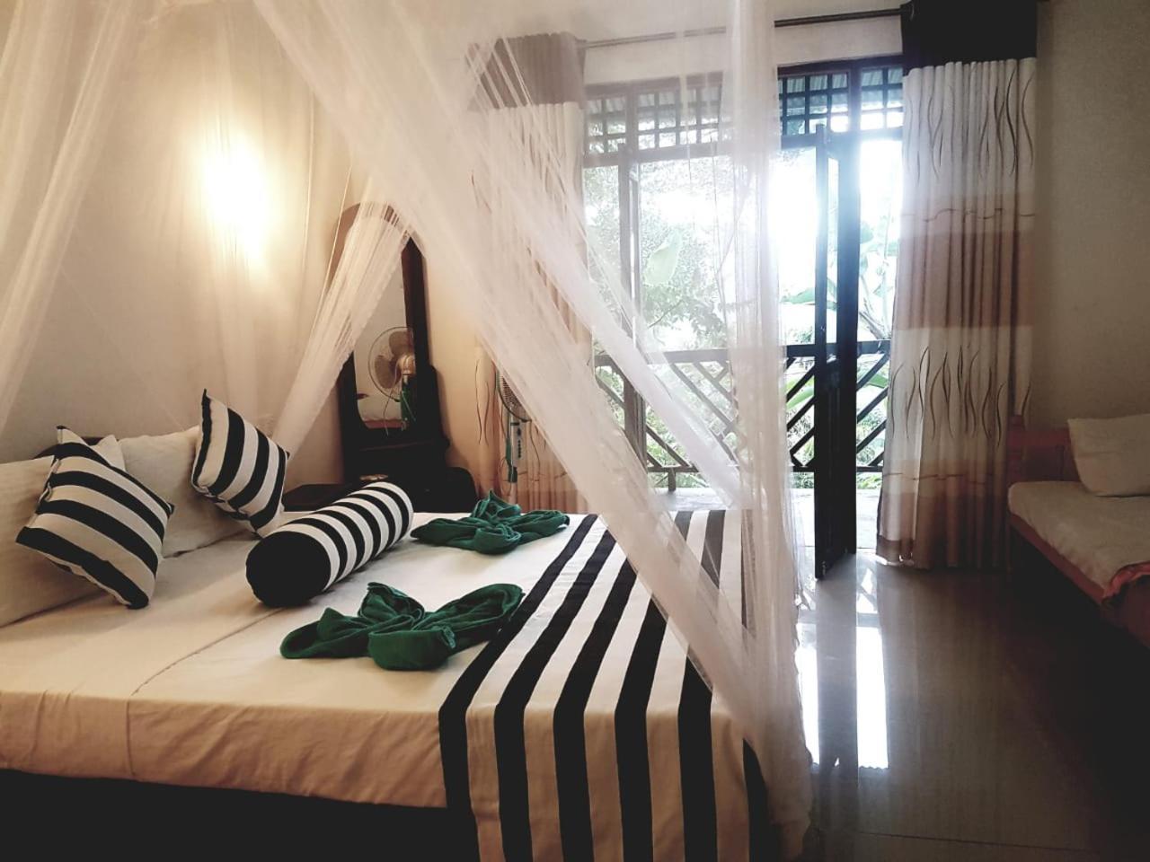 New Red Rose Ella Apartment ภายนอก รูปภาพ