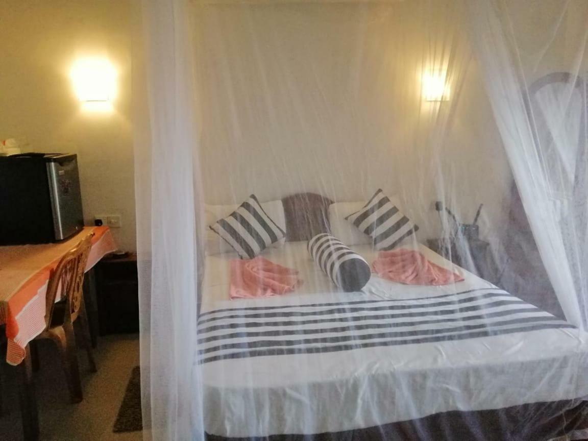 New Red Rose Ella Apartment ภายนอก รูปภาพ