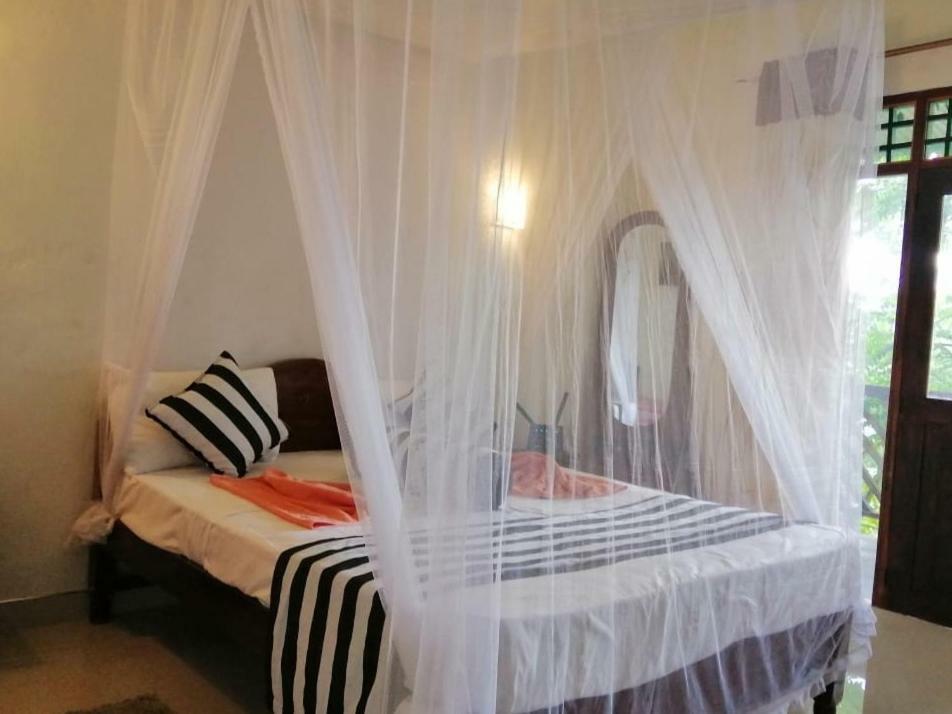 New Red Rose Ella Apartment ภายนอก รูปภาพ